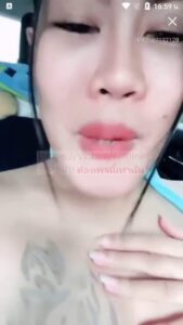 คลิปหลุดสาวผิวขาวนั่งซอยหีในรถกลางแจ้ง ครางเสียวลั่น ช่วยตัวเองโชว์หีฟิตแฉะ