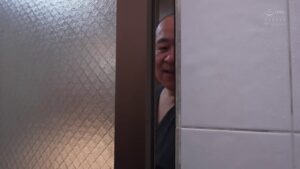 พ่อตาควยโขมดซอยหีลูกสะใภ้เงี่ยน นมใหญ่เด้ง หีอวบถูกเย็ดแตกในคารู